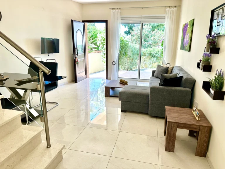 3 Bedroom House for Sale in Tombs Of the Kings, Paphos District