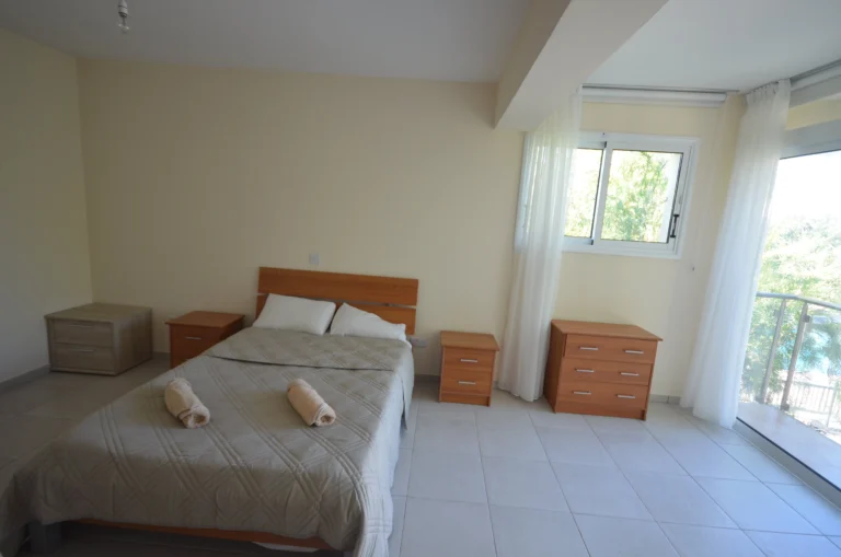 3 Bedroom House for Sale in Tombs Of the Kings, Paphos District