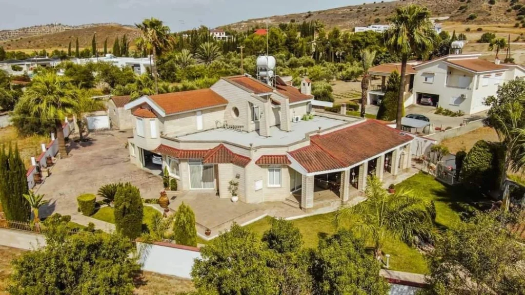 6+ Bedroom House for Rent in Agia Varvara Lefkosias, Nicosia District