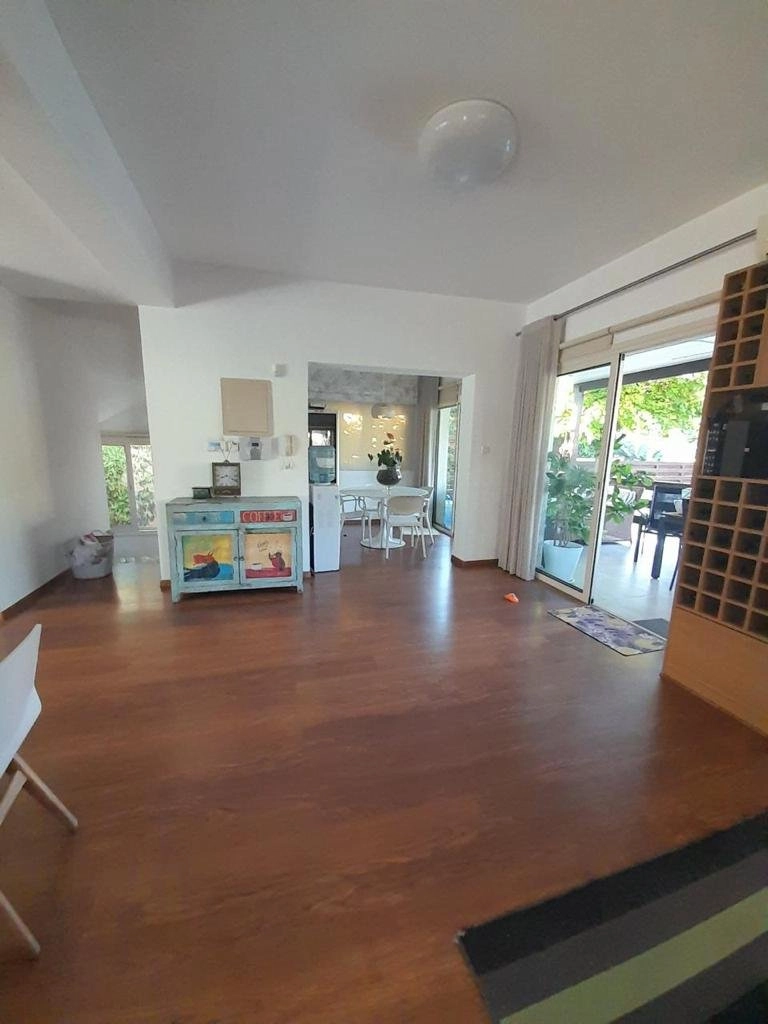 5 Bedroom House for Sale in Agios Tychonas, Limassol District