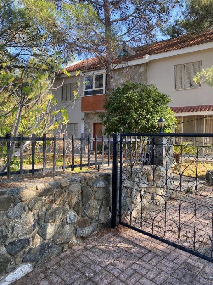 4 Bedroom House for Sale in Trimiklini, Limassol District