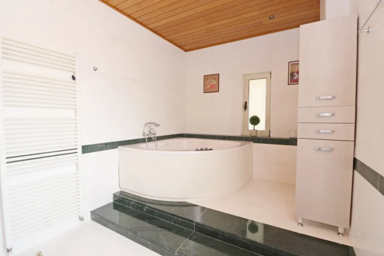 5 Bedroom House for Sale in Konia, Paphos District