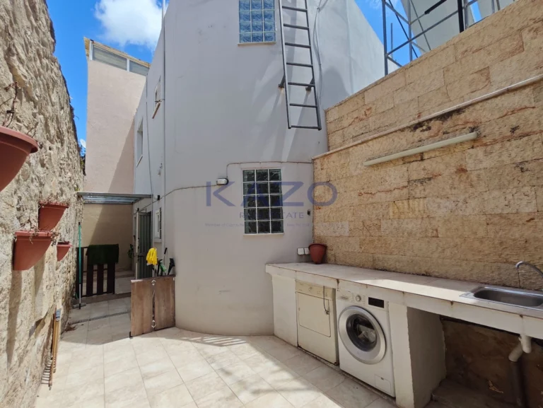 3 Bedroom House for Sale in Limassol – Mesa Geitonia