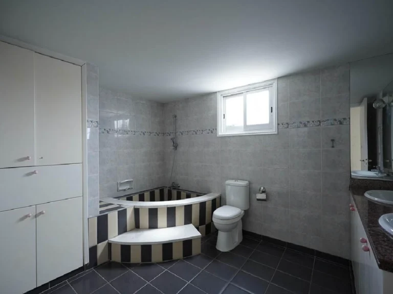 5 Bedroom House for Sale in Palaiometocho, Nicosia District