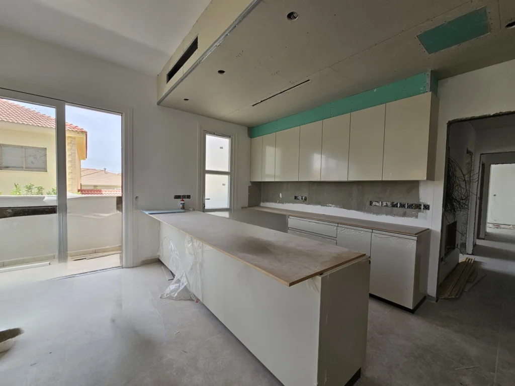 3 Bedroom Apartment for Sale in Limassol – Mesa Geitonia