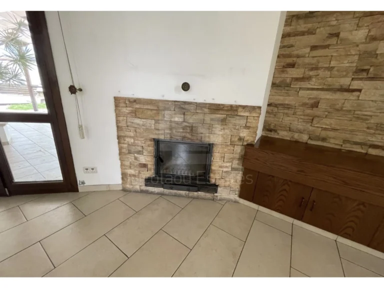 5 Bedroom House for Sale in Aradippou, Larnaca District