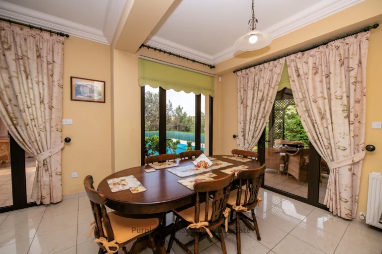 5 Bedroom House for Sale in Mosfiloti, Larnaca District
