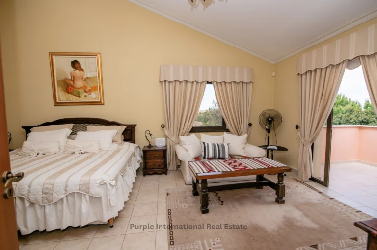 5 Bedroom House for Sale in Mosfiloti, Larnaca District