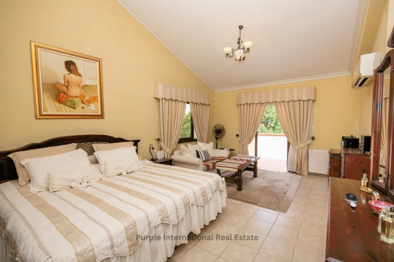 5 Bedroom House for Sale in Mosfiloti, Larnaca District