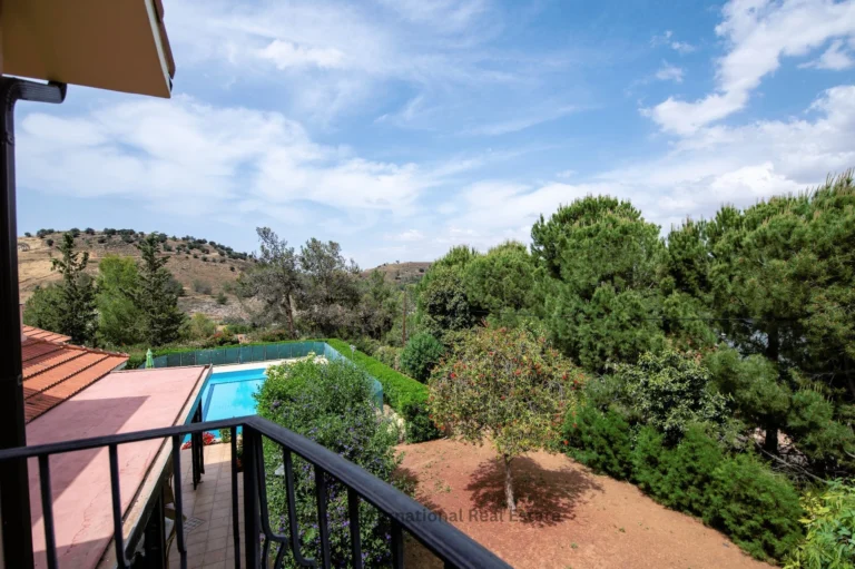 5 Bedroom House for Sale in Mosfiloti, Larnaca District