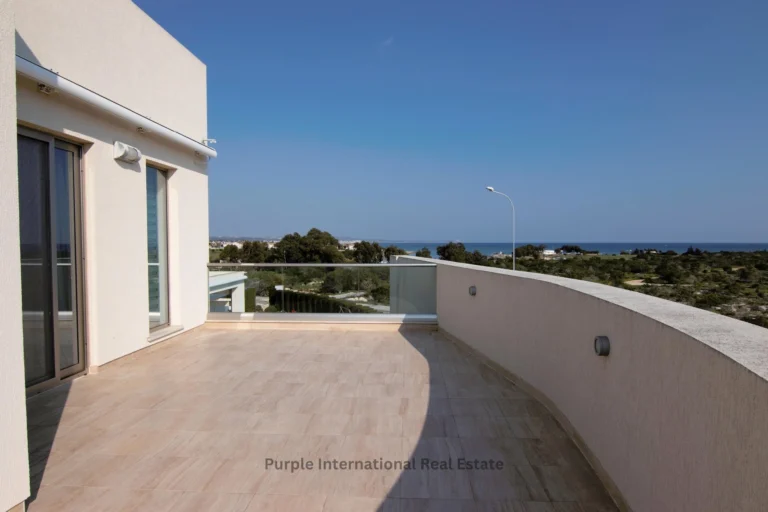 400m² House for Sale in Famagusta District