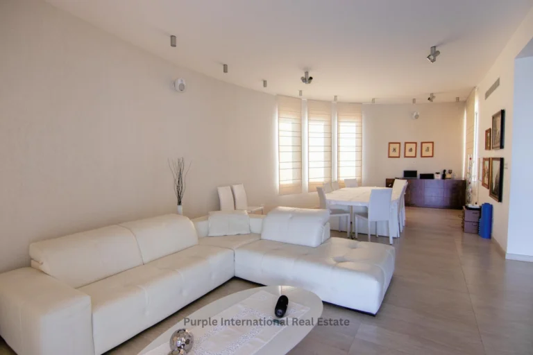 400m² House for Sale in Famagusta District