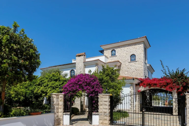 5 Bedroom House for Sale in Argaka, Paphos District