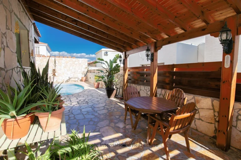 5 Bedroom House for Sale in Tersefanou, Larnaca District
