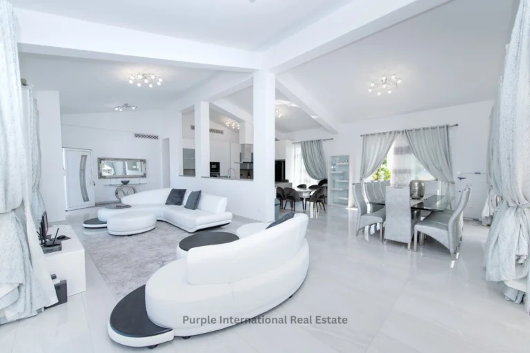 4 Bedroom House for Sale in Sea Caves, Paphos District
