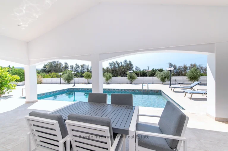 4 Bedroom House for Sale in Sea Caves, Paphos District