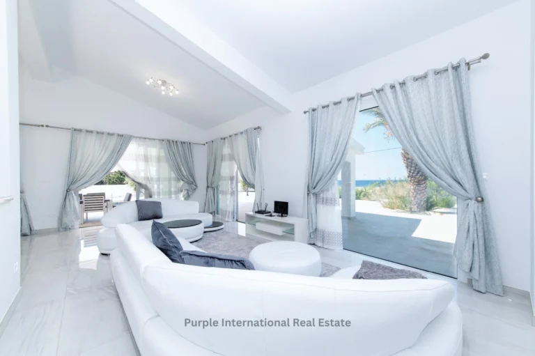 4 Bedroom House for Sale in Sea Caves, Paphos District