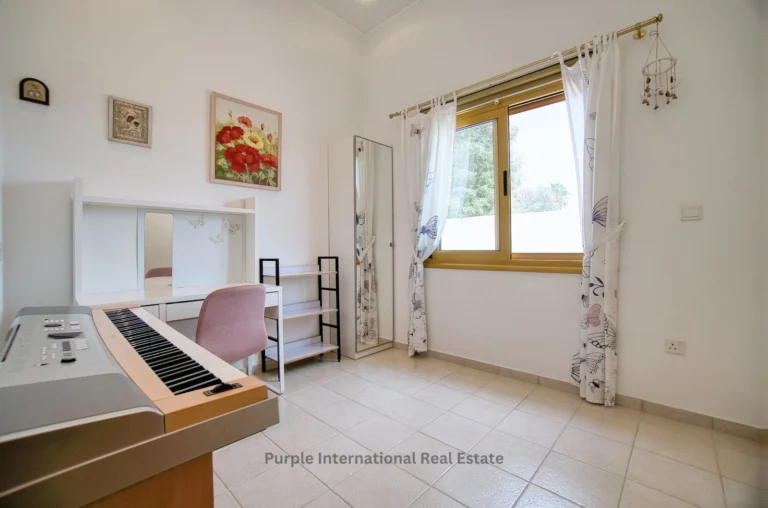 4 Bedroom House for Sale in Chlorakas, Paphos District