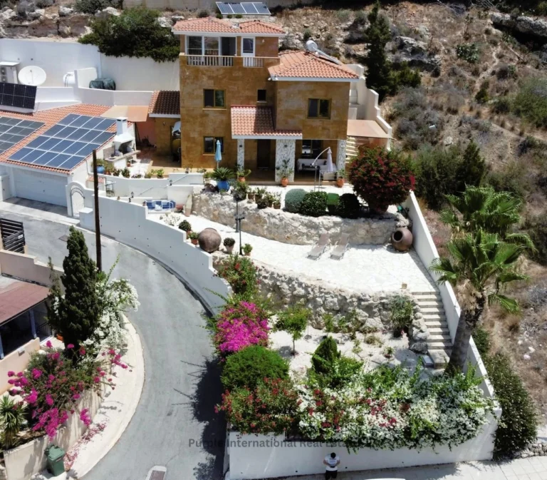 4 Bedroom House for Sale in Chlorakas, Paphos District