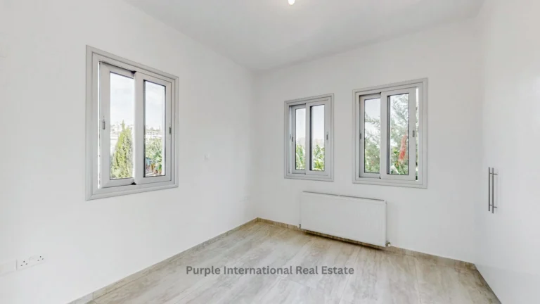 5 Bedroom House for Sale in Kissonerga, Paphos District