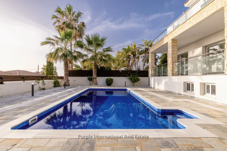 5 Bedroom House for Sale in Kissonerga, Paphos District