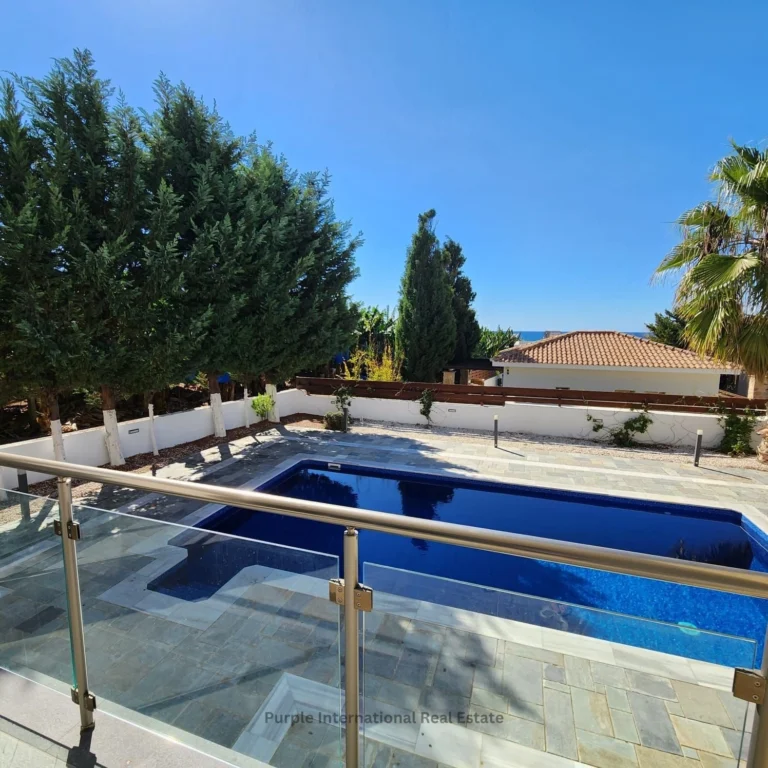 5 Bedroom House for Sale in Kissonerga, Paphos District