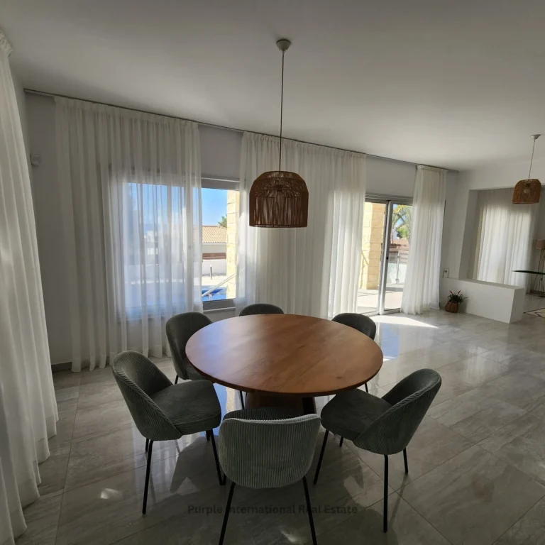 5 Bedroom House for Sale in Kissonerga, Paphos District