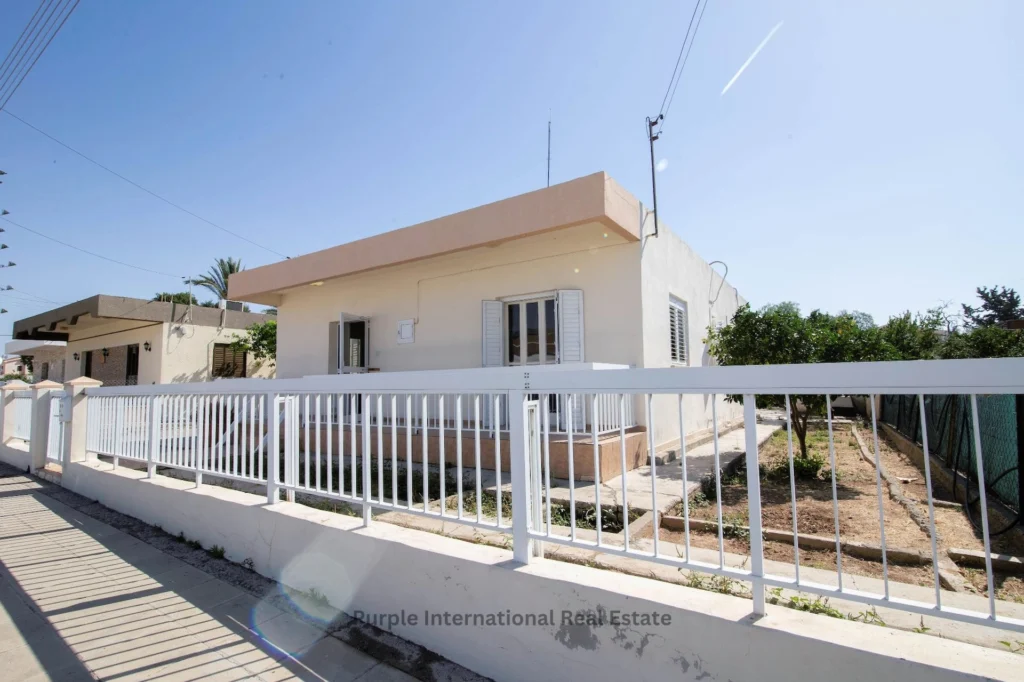 2 Bedroom House for Sale in Oroklini, Larnaca District