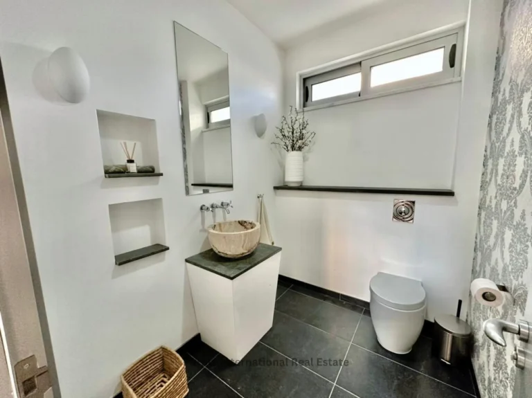 5 Bedroom House for Sale in Aradippou, Larnaca District