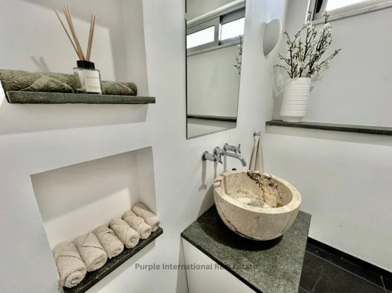 5 Bedroom House for Sale in Aradippou, Larnaca District