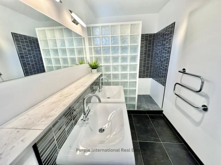 5 Bedroom House for Sale in Aradippou, Larnaca District