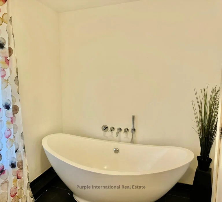 5 Bedroom House for Sale in Aradippou, Larnaca District