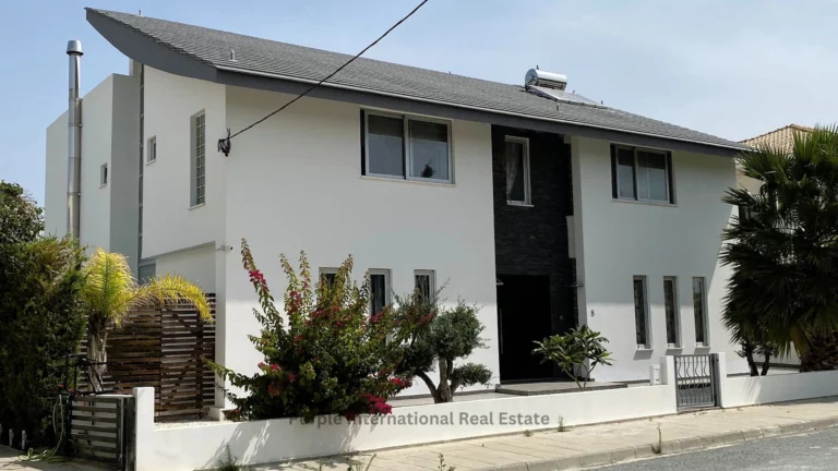 5 Bedroom House for Sale in Aradippou, Larnaca District