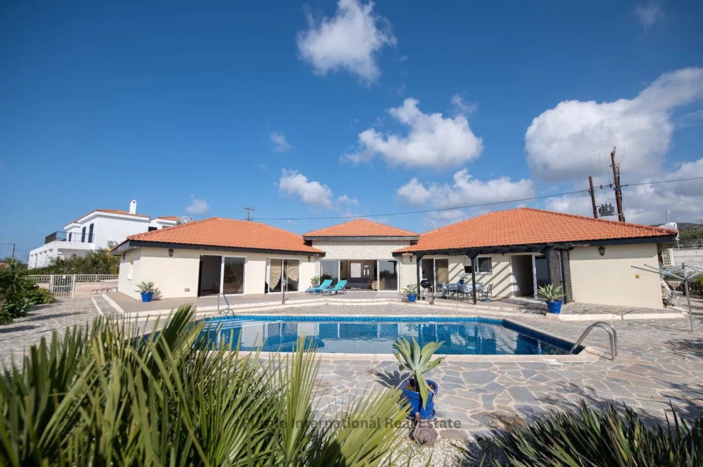 4 Bedroom House for Sale in Sea Caves, Paphos District