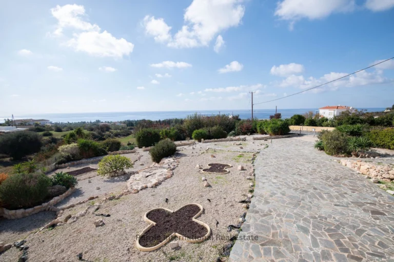4 Bedroom House for Sale in Sea Caves, Paphos District