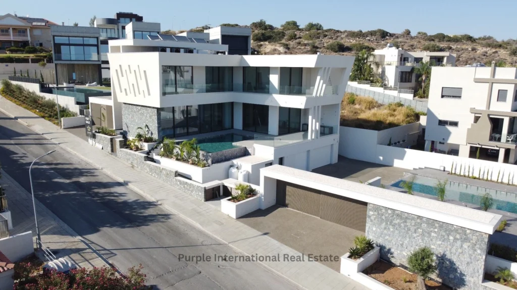 1000m² House for Sale in Germasogeia, Limassol District