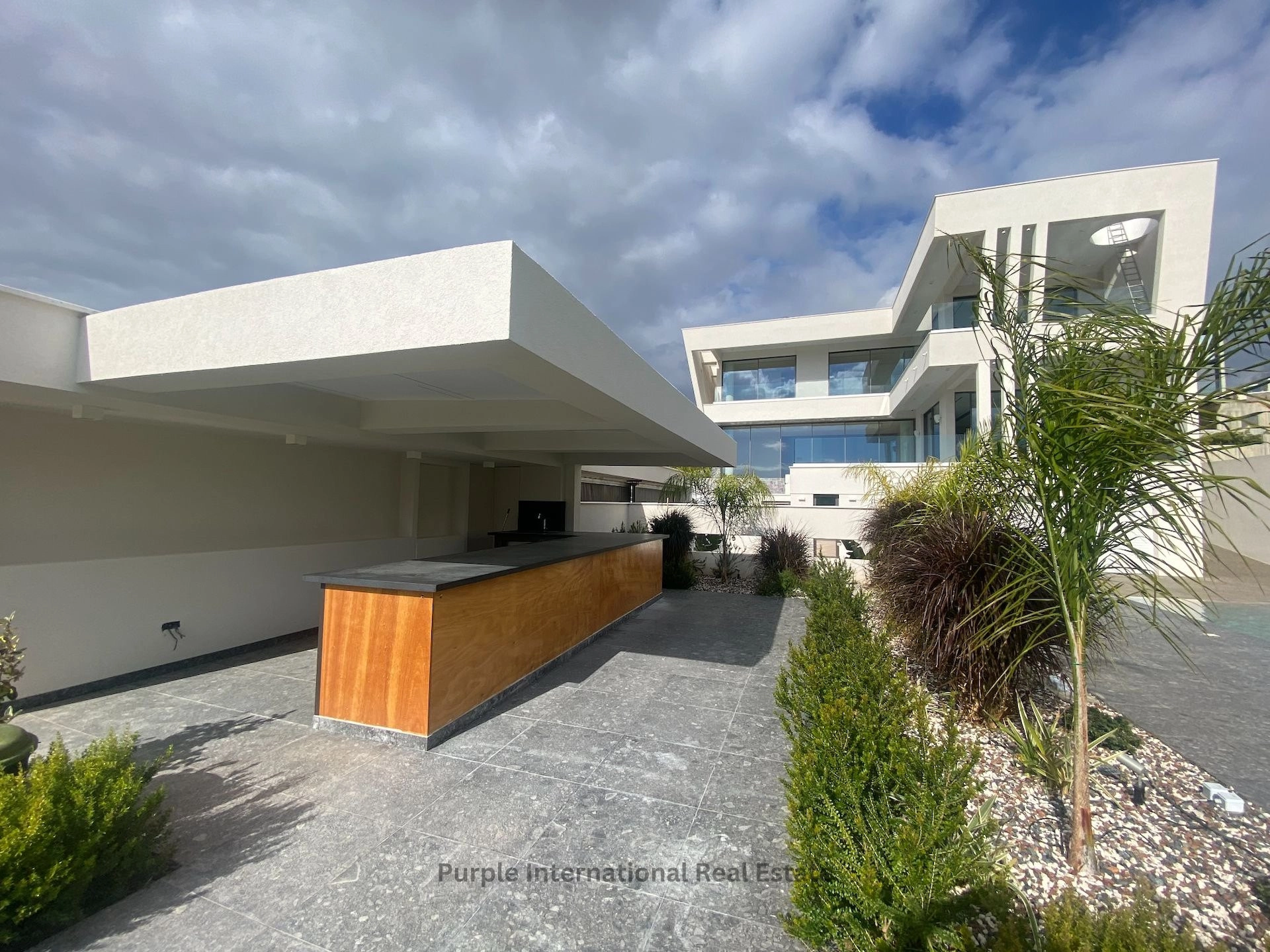 1000m² House for Sale in Germasogeia, Limassol District