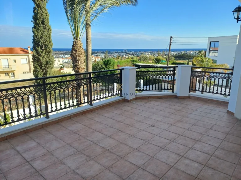 5 Bedroom House for Sale in Oroklini, Larnaca District