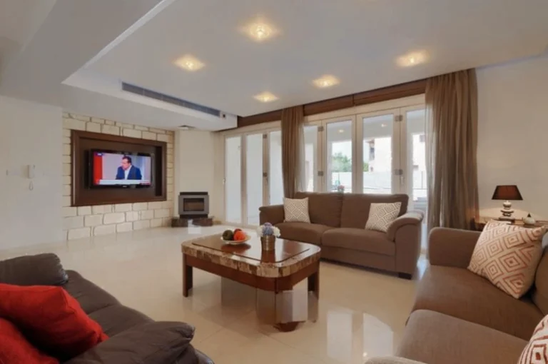 6+ Bedroom House for Sale in Paphos – Universal