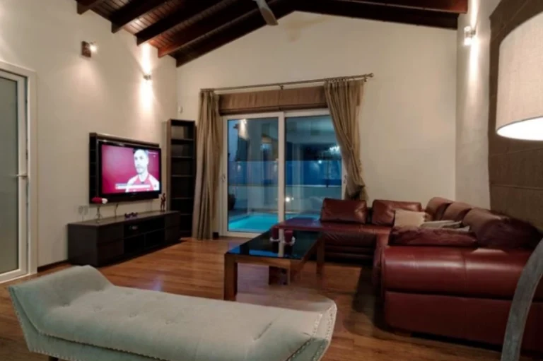 6+ Bedroom House for Sale in Paphos – Universal