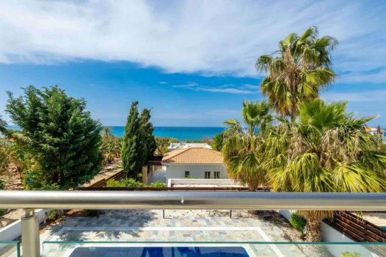 5 Bedroom House for Sale in Kissonerga, Paphos District