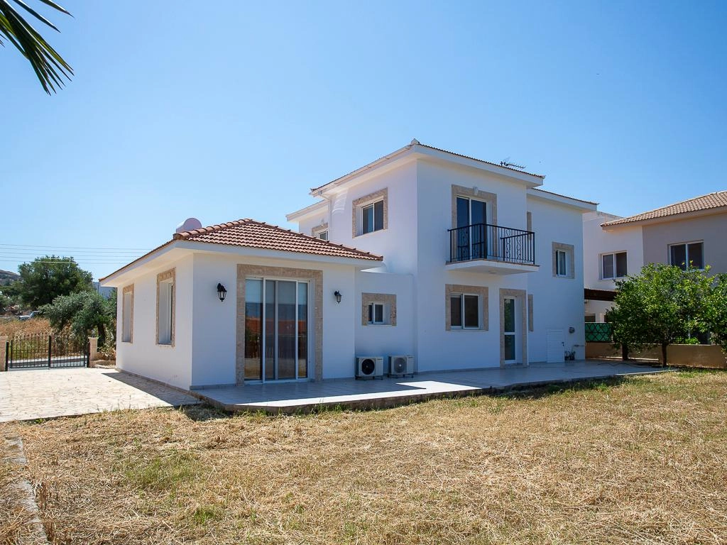 4 Bedroom House for Sale in Argaka, Paphos District