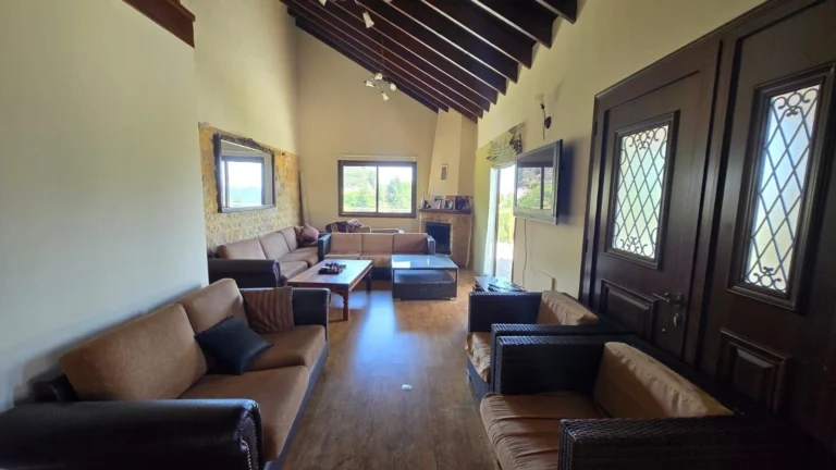 5 Bedroom House for Sale in Kyperounta, Limassol District