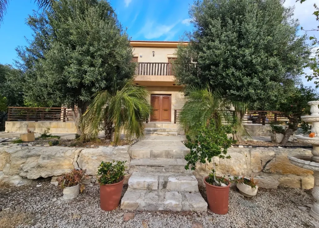 5 Bedroom House for Sale in Pentakomo, Limassol District