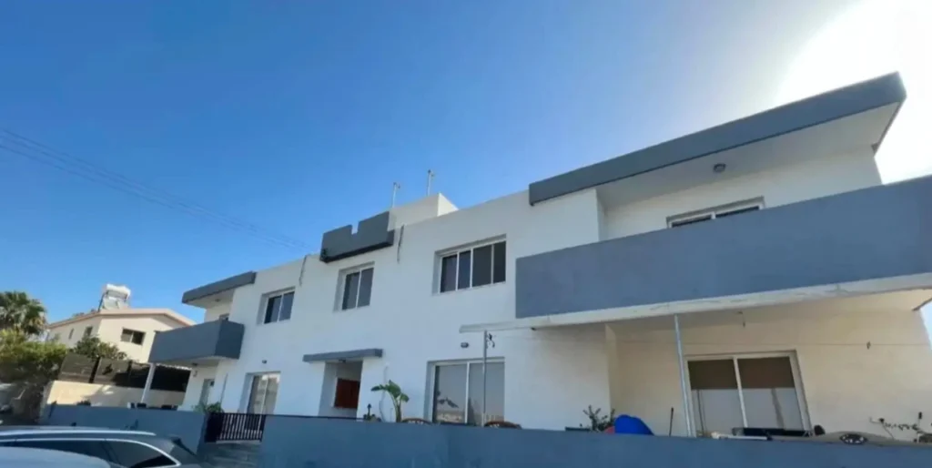 568m² Building for Sale in Kolossi, Limassol District