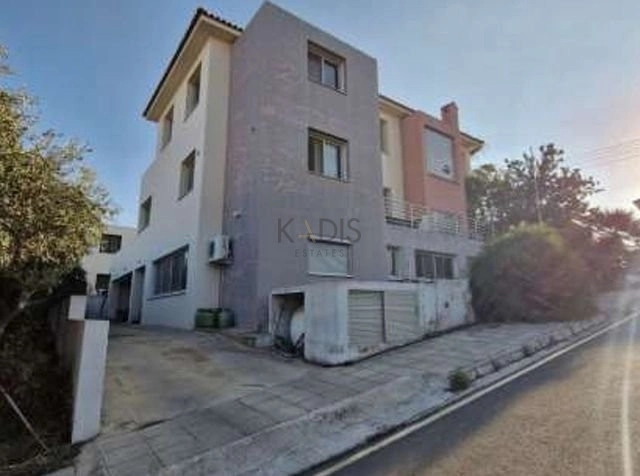 337m² House for Sale in Agia Varvara Lefkosias, Nicosia District