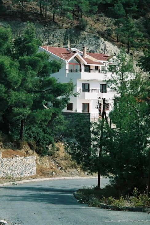5 Bedroom House for Sale in Moniatis, Limassol District