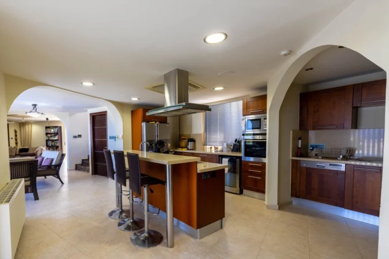 5 Bedroom House for Sale in Sea Caves