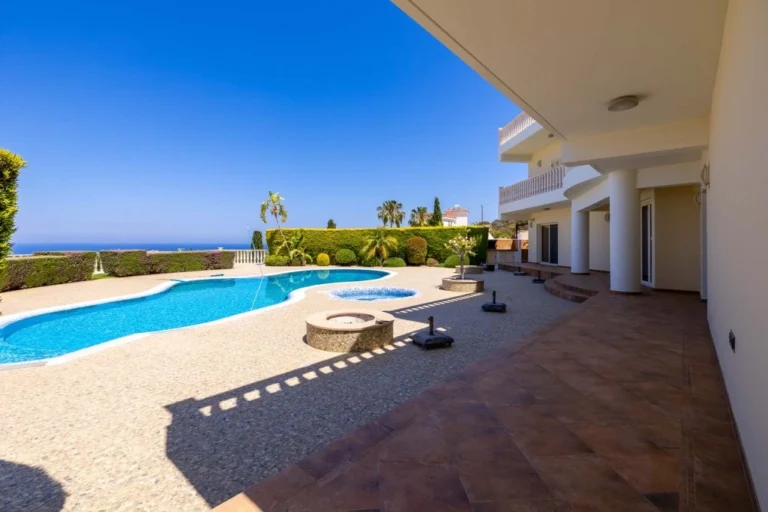 5 Bedroom House for Sale in Sea Caves