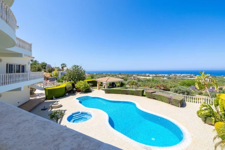 5 Bedroom House for Sale in Sea Caves